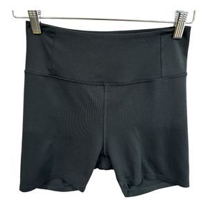 Girlfriend Collective M High Waisted Run Bike Yoga Short in Black, 4" inseam